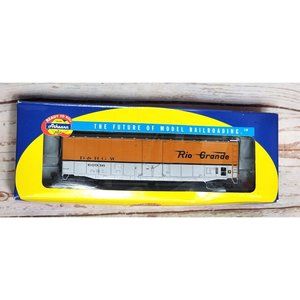 Athearn Ready-To-Roll 50' Plug Door Boxcar - Collectible Model Train for Hobbyis